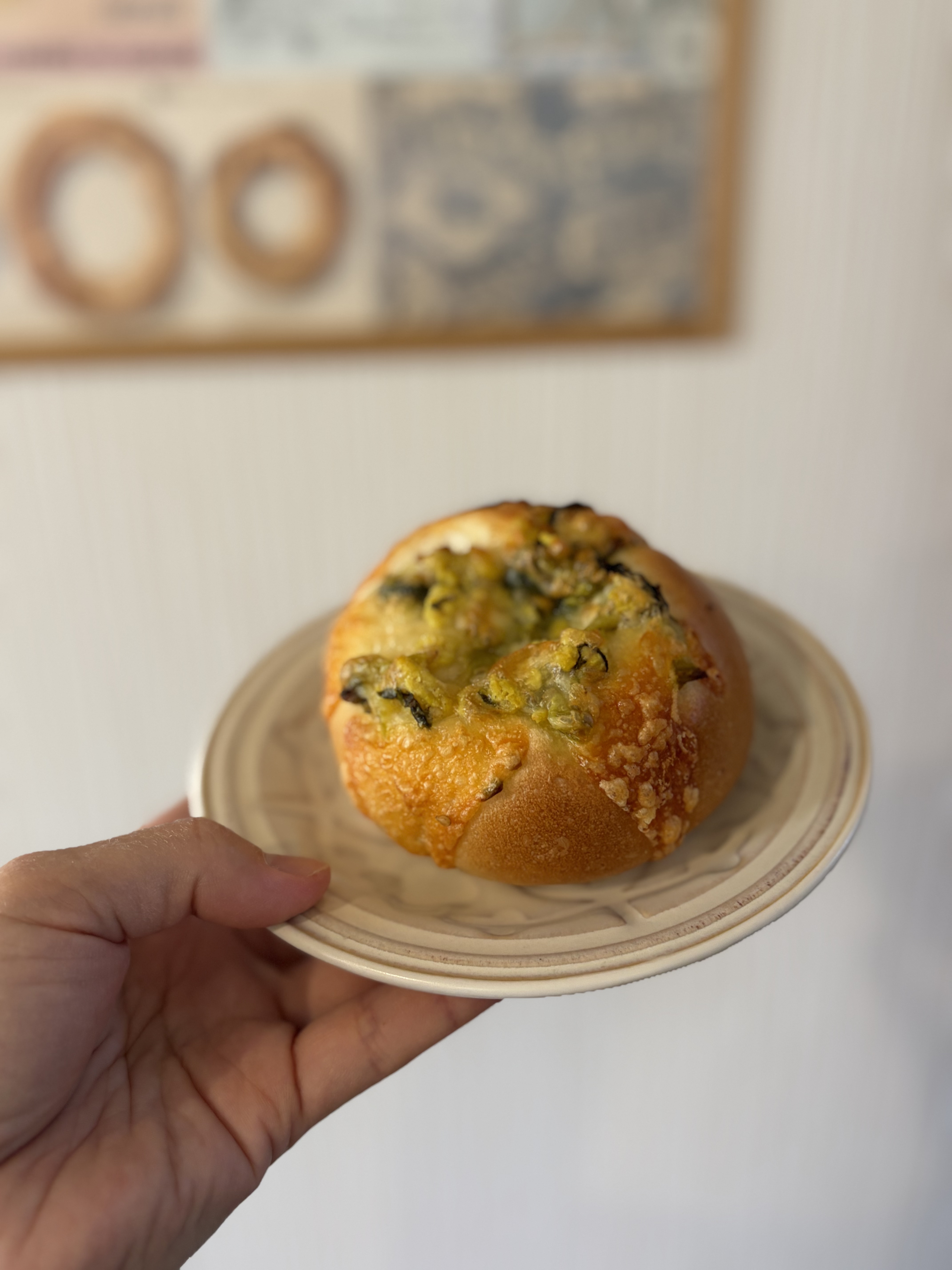 ベーグル（高菜そぼろチーズ）